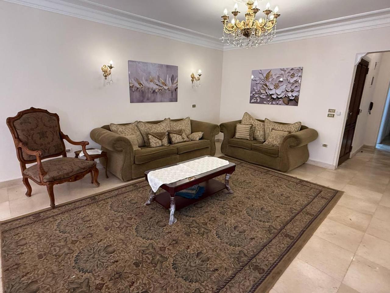 Daire Luxurious, Fully Furnished And Well-equipped With Modern Amenities, Stunning Views, And Convenient Location For Remote Work Or Studying From Kahire