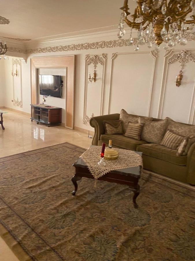 Luxurious, Fully Furnished And Well-equipped With Modern Amenities, Stunning Views, And Convenient Location For Remote Work Or Studying From Le Caire