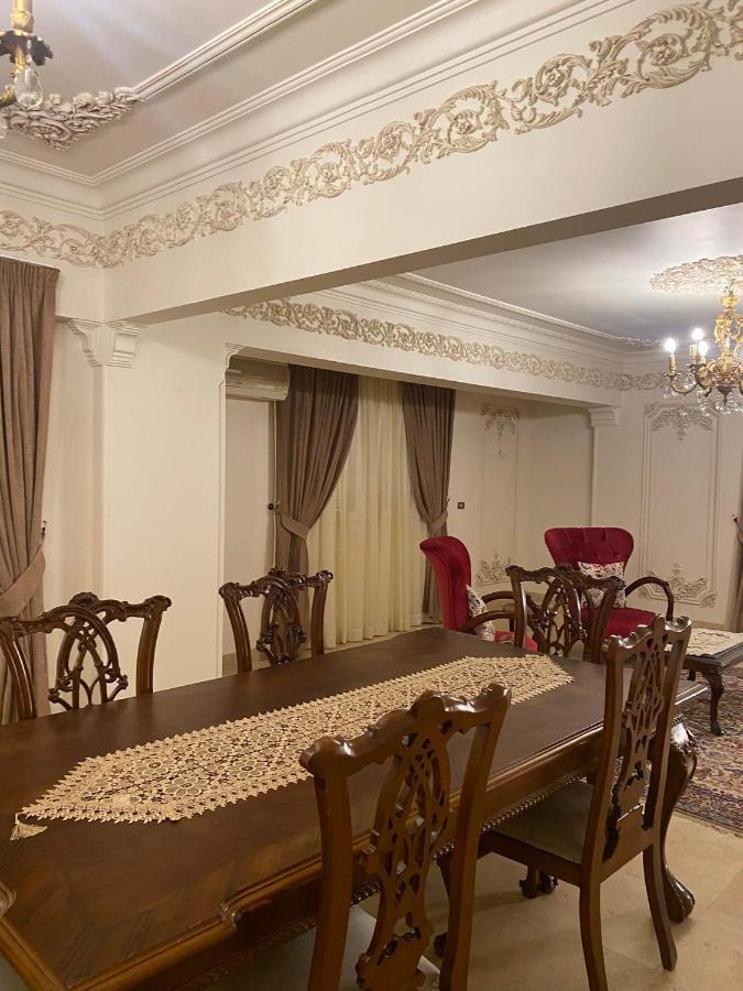 Appartement Luxurious, Fully Furnished And Well-equipped With Modern Amenities, Stunning Views, And Convenient Location For Remote Work Or Studying From Le Caire