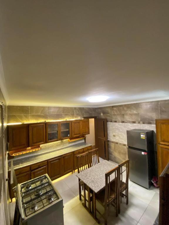 Luxurious, Fully Furnished And Well-equipped With Modern Amenities, Stunning Views, And Convenient Location For Remote Work Or Studying From Appartement