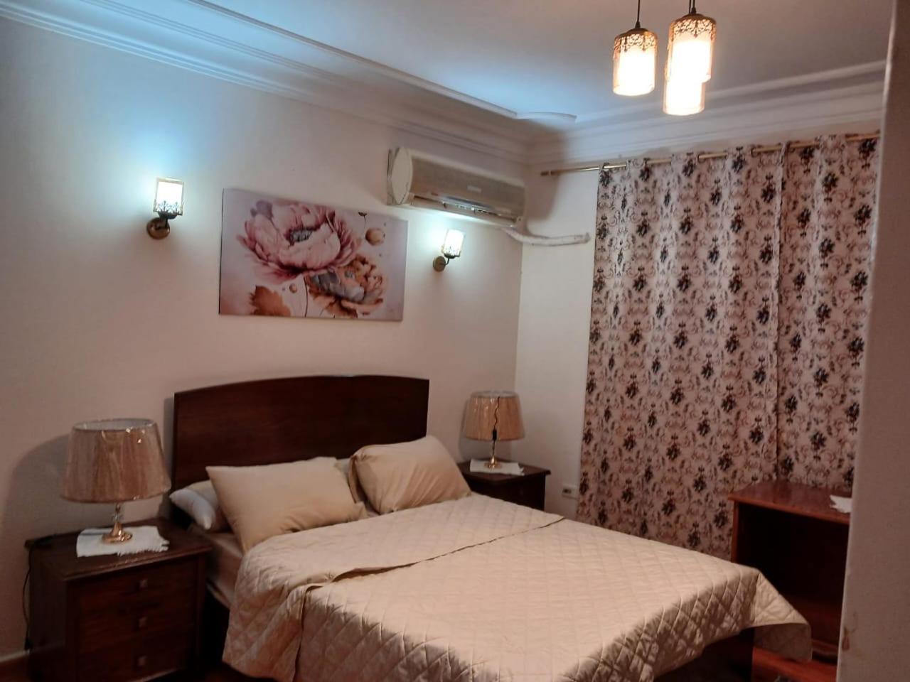 Appartement Luxurious, Fully Furnished And Well-equipped With Modern Amenities, Stunning Views, And Convenient Location For Remote Work Or Studying From Le Caire