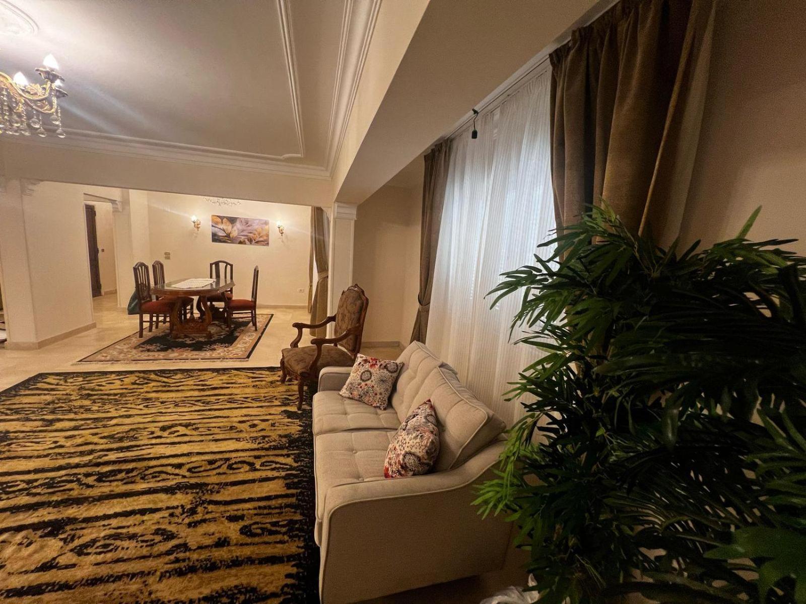 Luxurious, Fully Furnished And Well-equipped With Modern Amenities, Stunning Views, And Convenient Location For Remote Work Or Studying From Appartement *