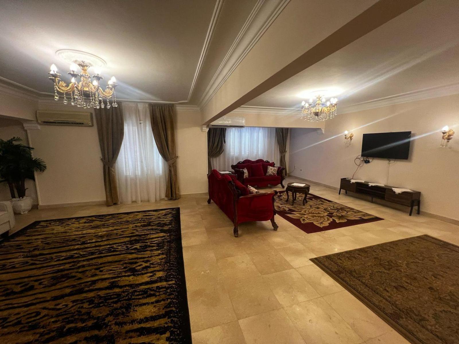 Luxurious, Fully Furnished And Well-equipped With Modern Amenities, Stunning Views, And Convenient Location For Remote Work Or Studying From Appartement Le Caire