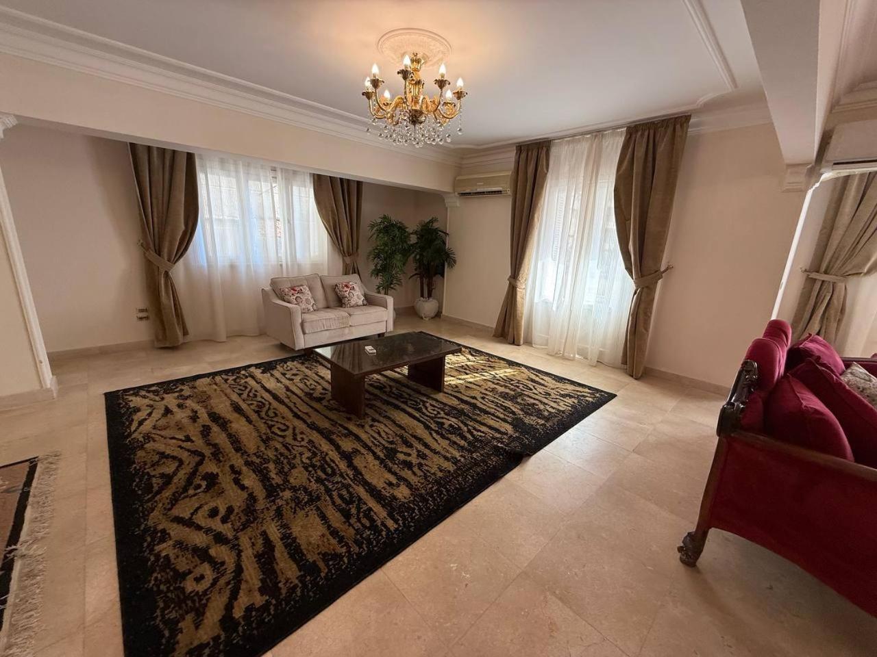 Apartment Luxurious, Fully Furnished And Well-equipped With Modern Amenities, Stunning Views, And Convenient Location For Remote Work Or Studying From